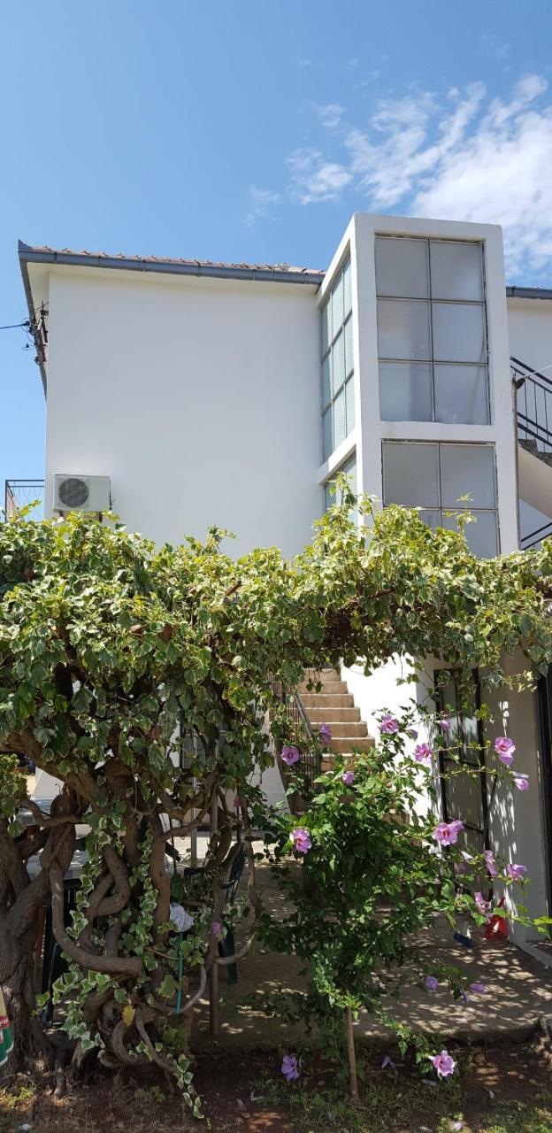 Apartments Radulovic Улцинь Екстер'єр фото